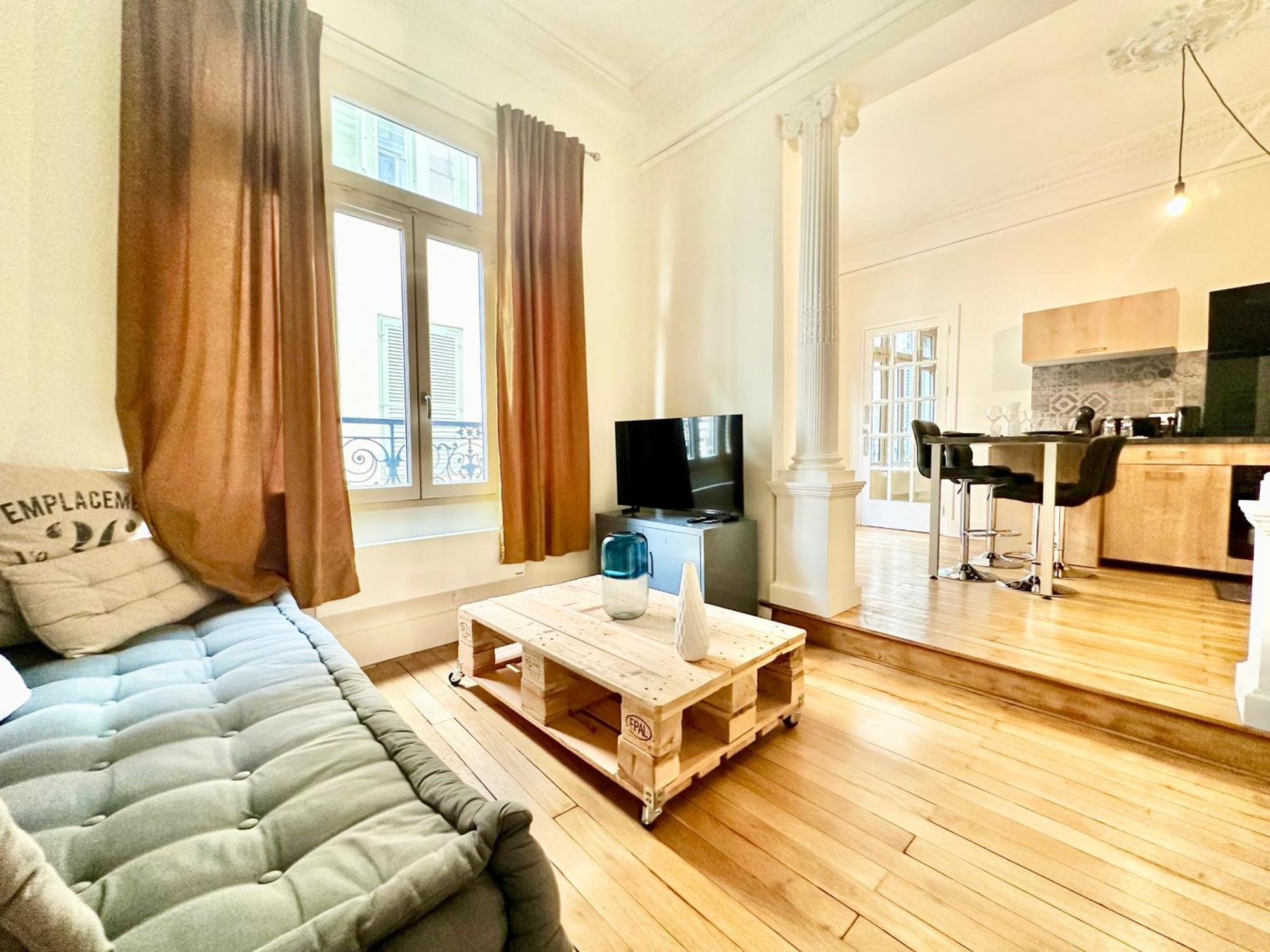 Le Pantheon, Urbain Et Authentique Apartamento Limoges Exterior foto